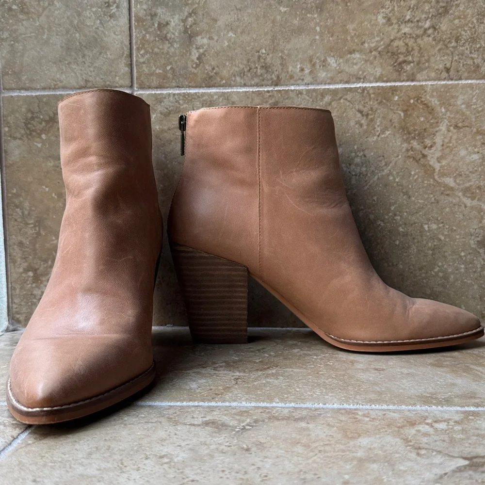 Lucky Brand Leather Ankle Boots Natural Putty Stacked Heel Back Zip Size 10/42 - Picture 3 of 15